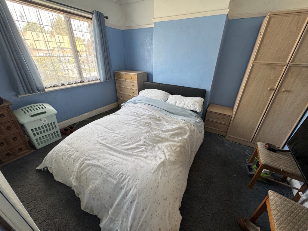 Lot: 131 - THREE-BEDROOM SEMI-DETACHED BUNGALOW WITH PARKING - Bedroom 1
